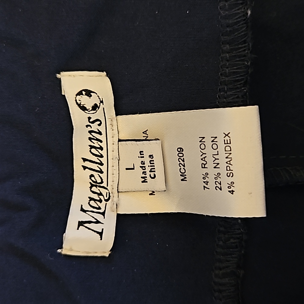 MAGELLAN'S SHORTS L NAVY BLUE BERMUDA POCKETS LIKE NEW - Picture 6 of 6